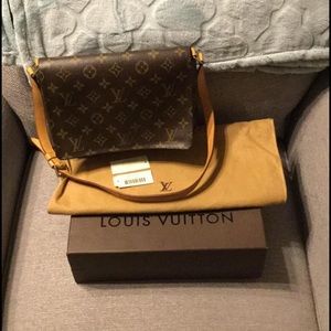 NEVER USED Musette Tango Louis Vuitton . Perfect!